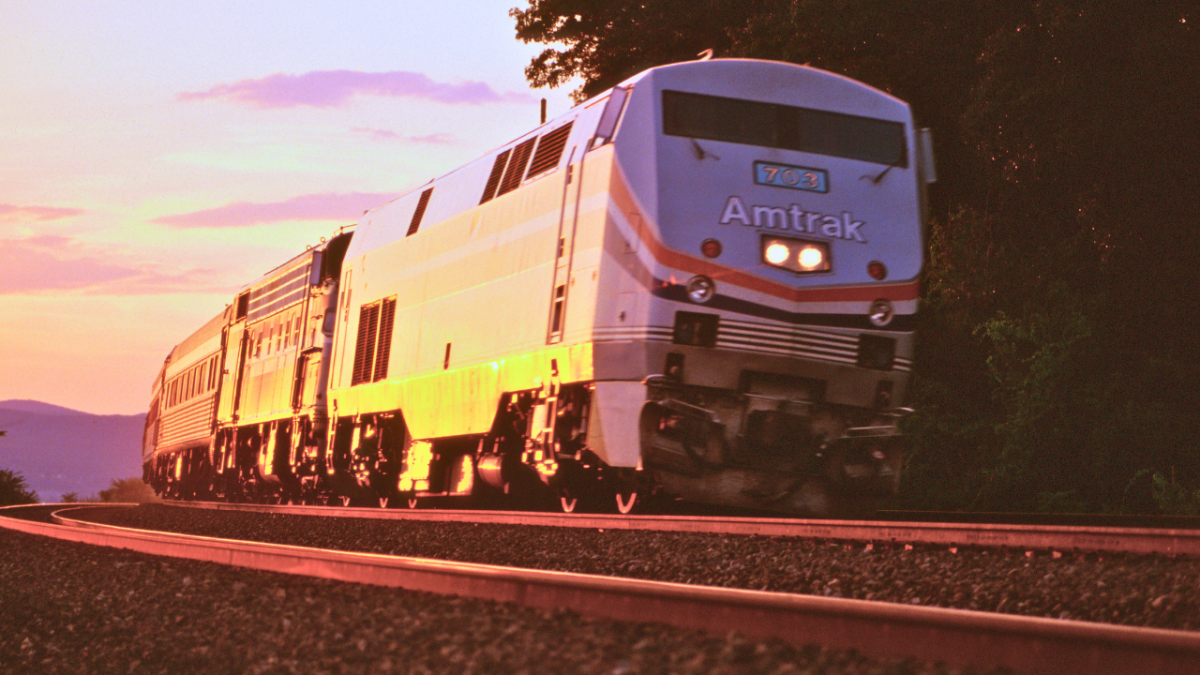 هل تحب السفر بالقطار؟.. تعرف على الرحلات التي ستشاهد أجمل مناظر العالم من خلالها