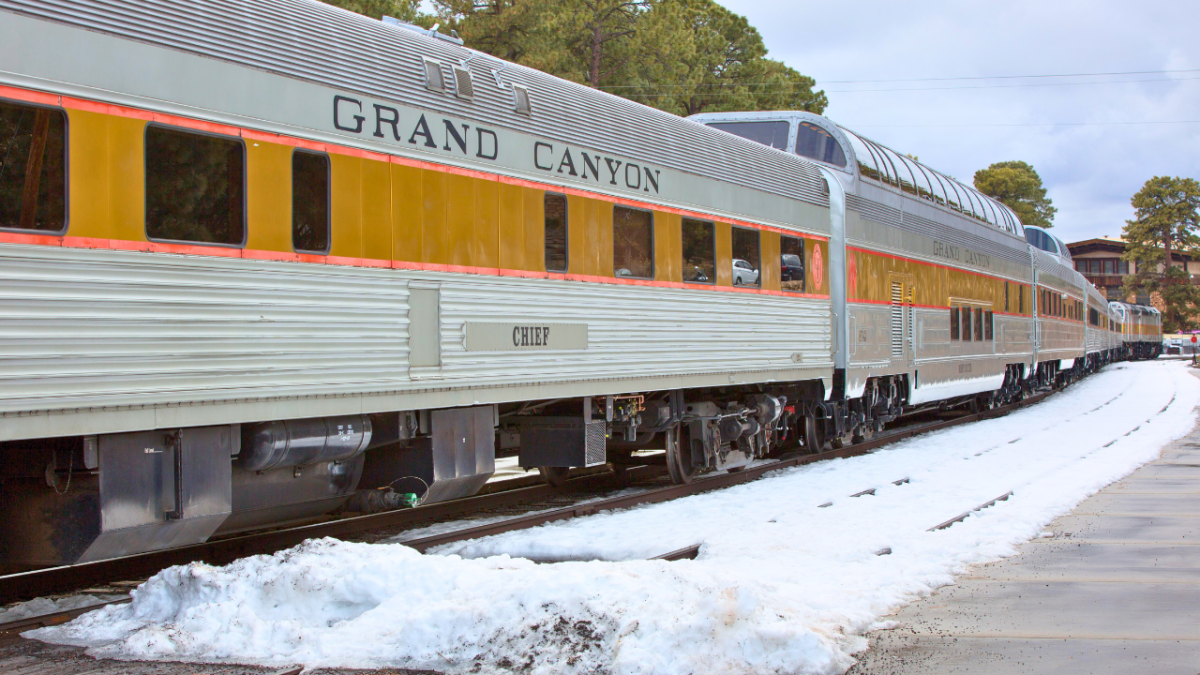 هل تحب السفر بالقطار؟.. تعرف على الرحلات التي ستشاهد أجمل مناظر العالم من خلالها