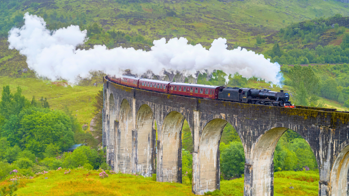 هل تحب السفر بالقطار؟.. تعرف على الرحلات التي ستشاهد أجمل مناظر العالم من خلالها