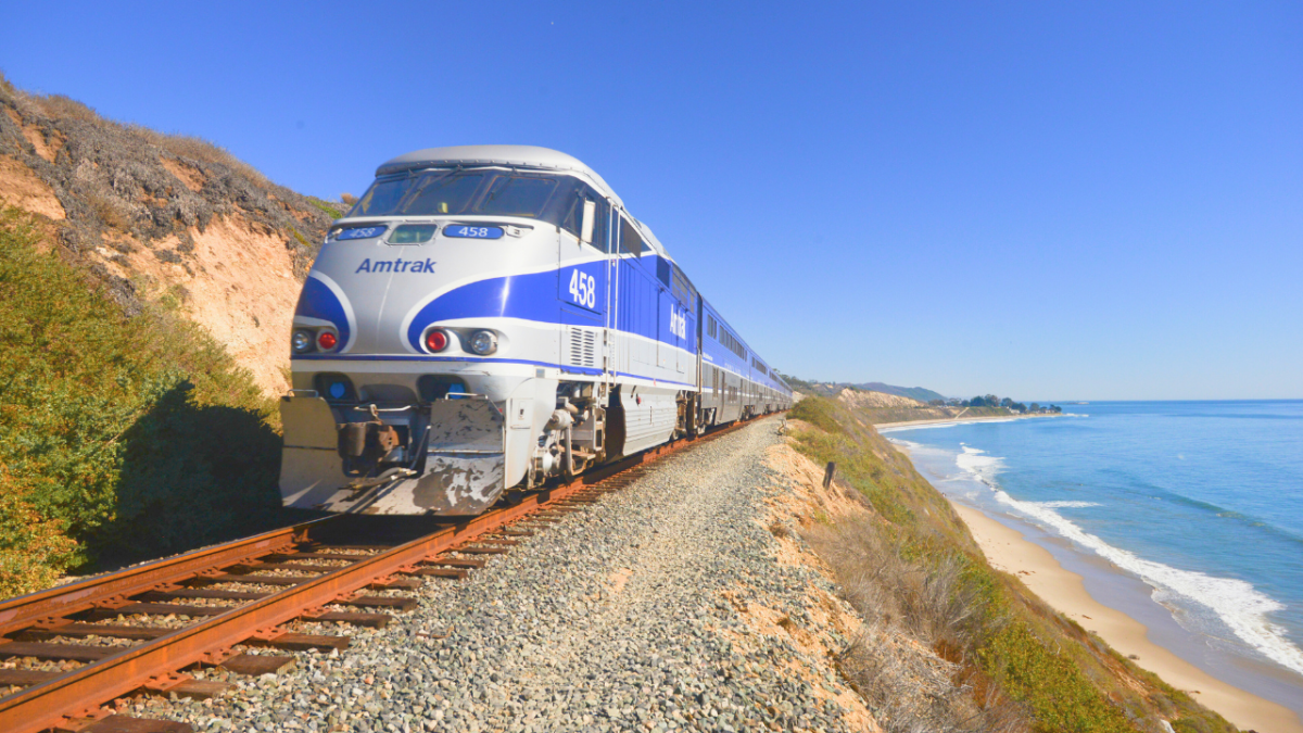 هل تحب السفر بالقطار؟.. تعرف على الرحلات التي ستشاهد أجمل مناظر العالم من خلالها