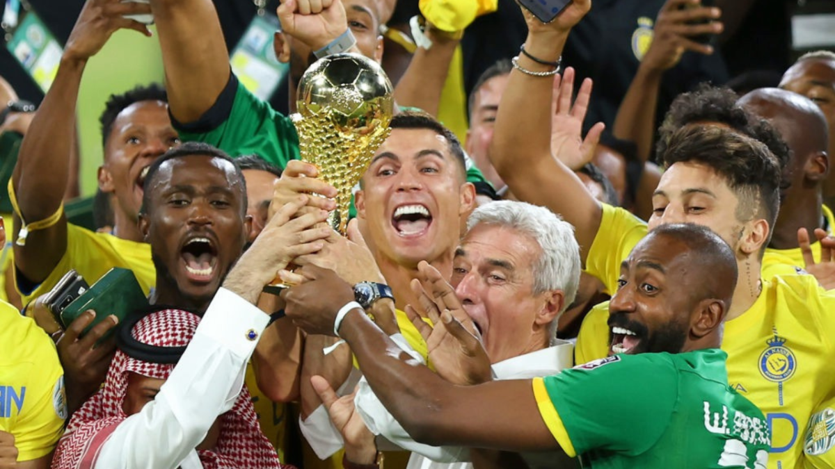 بالصور.. فرحة جنونية لرونالدو بلقبه الأول مع النصر السعودي