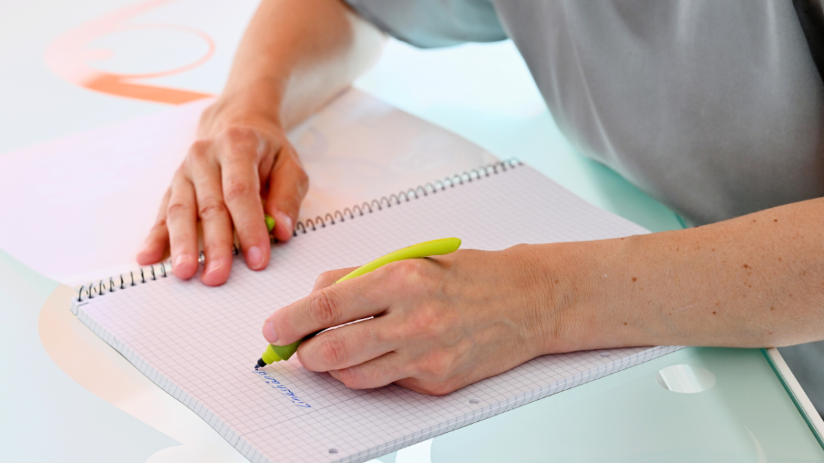 اليوم العالمي للعسر.. حقائق لا تعرفها عن أصحاب اليد اليسرى