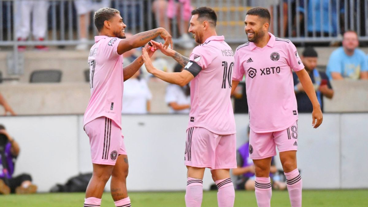 بالصور.. ميسي يقود إنتر ميامي لفوز ساحق في كأس الدوري ويضمن مكانًا في النهائي