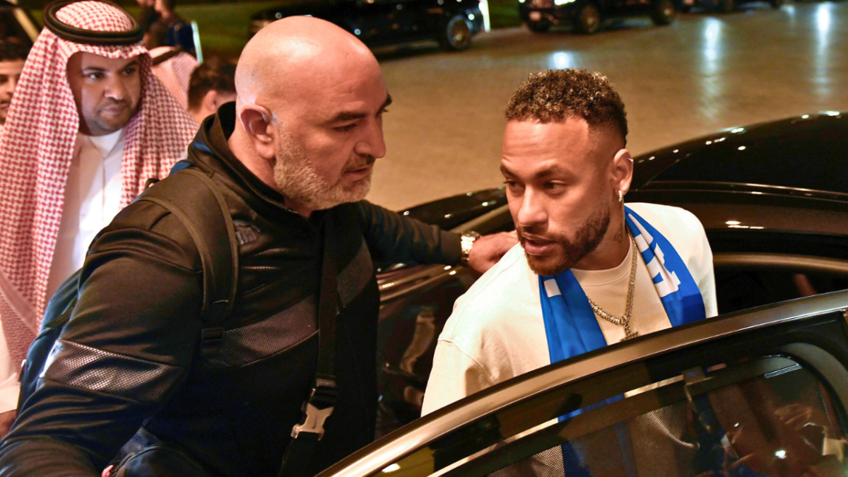 بالصور | استقبال حافل للنجم نيمار في الرياض عشية تقديمه لاعبًا لنادي الهلال