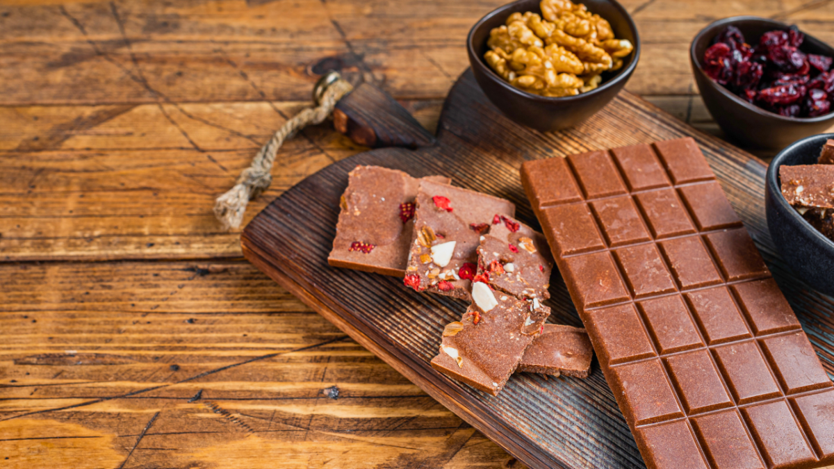 هل أنت من عشاق الشوكولاتة؟ تعرف على الفوارق بين أنواعها المختلفة