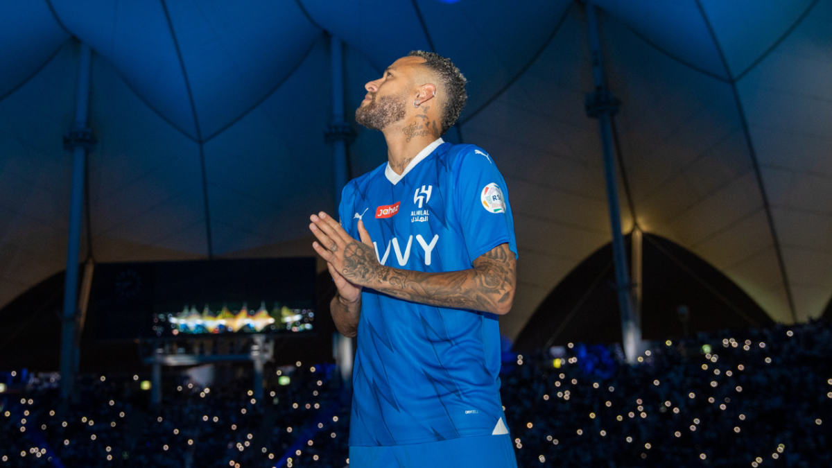 والدة نيمار بالزي الخليجي.. ما حقيقة الصور التي أشعلت الإنترنت؟ 2 الهلال يقدم "التاريخي" نيمار لجماهيره في الرياض