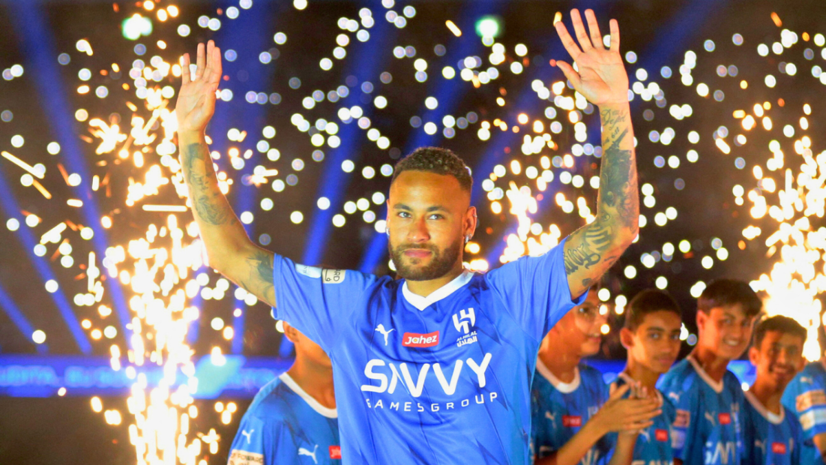 والدة نيمار بالزي الخليجي.. ما حقيقة الصور التي أشعلت الإنترنت؟ 1 بالصور.. الهلال يقدم نيمار إلى جماهيره بعرضٍ مذهل