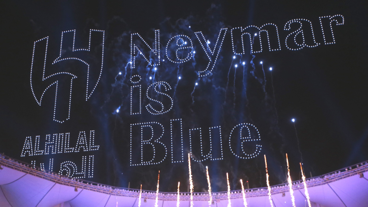 بين زاويتين | هل تفوق حفل تقديم نيمار على حفل رونالدو التاريخي؟