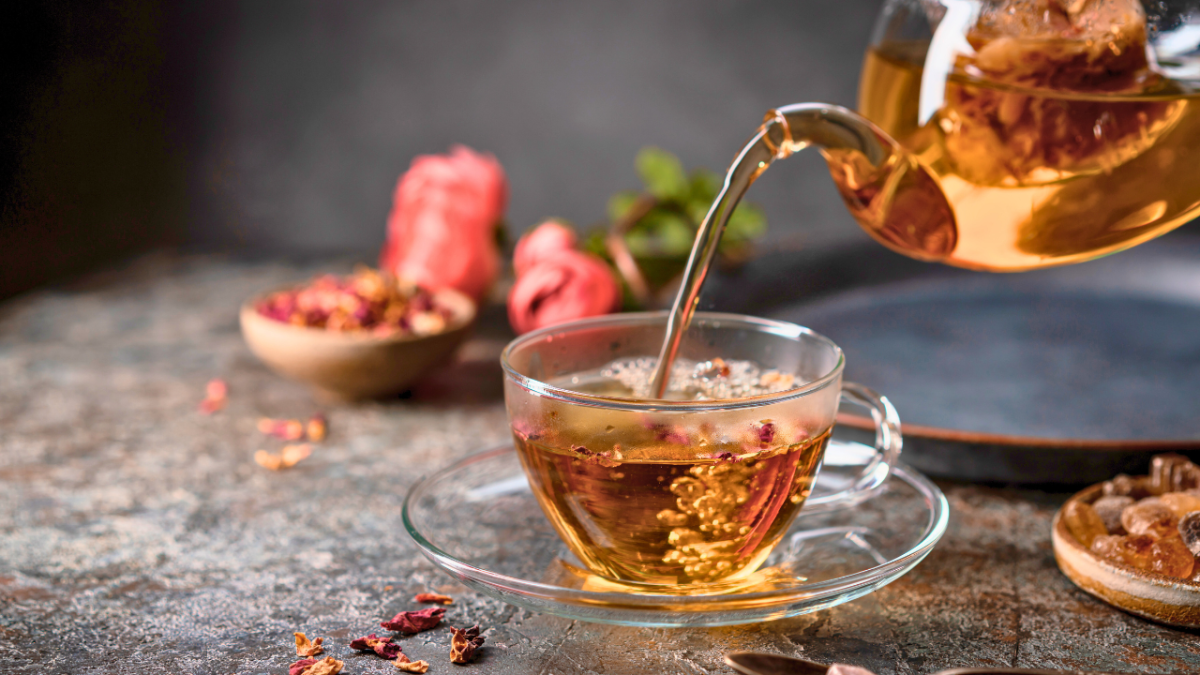 الطعم والفوائد ومحتوى الكافيين.. دليلك إلى الفروقات بين القهوة والشاي