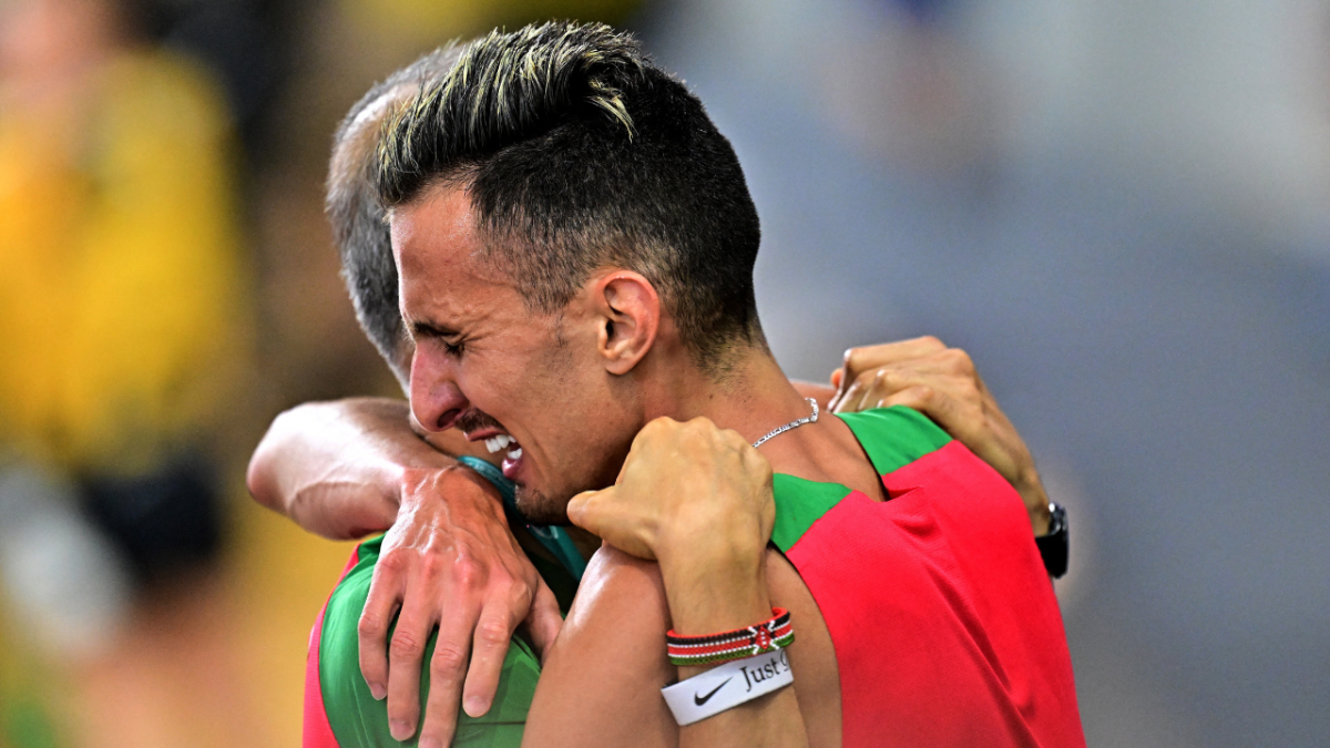 بالصور.. فرحة غامرة للمغربي سفيان البقالي بعد التربع على عرش ألعاب القوى