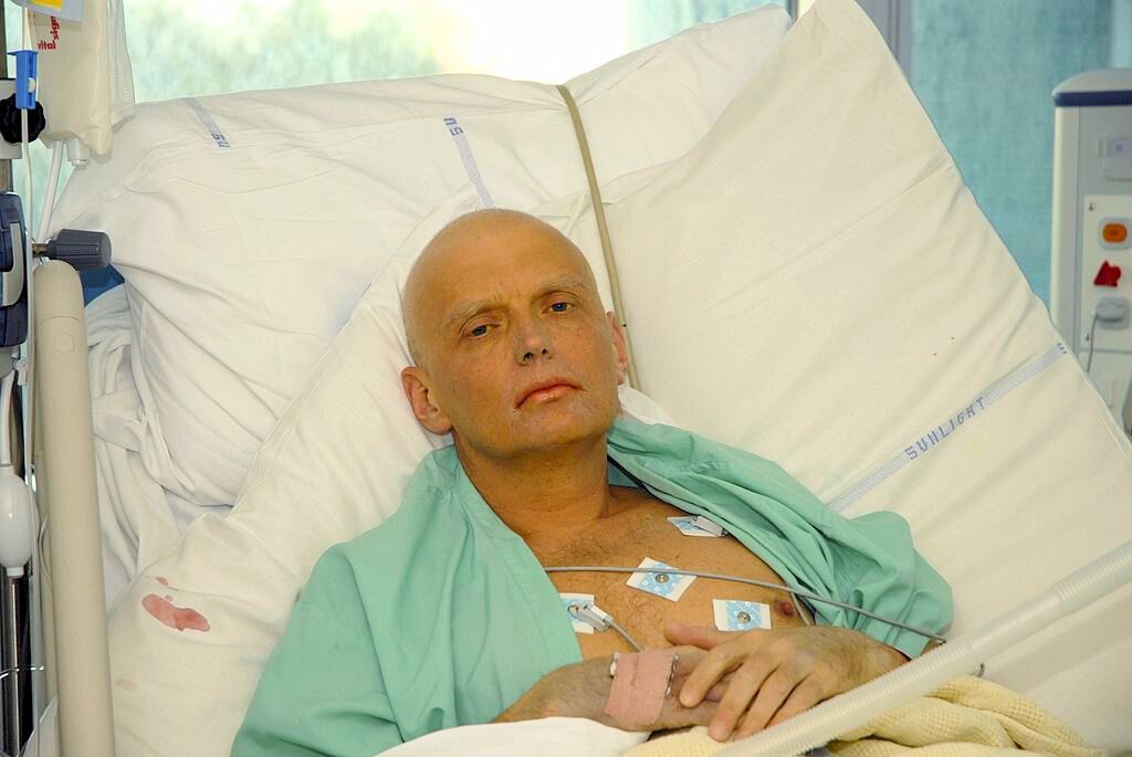 يظهر ألكسندر ليتفينينكو في وحدة العناية المركزة بعد تسميمه- غيتي