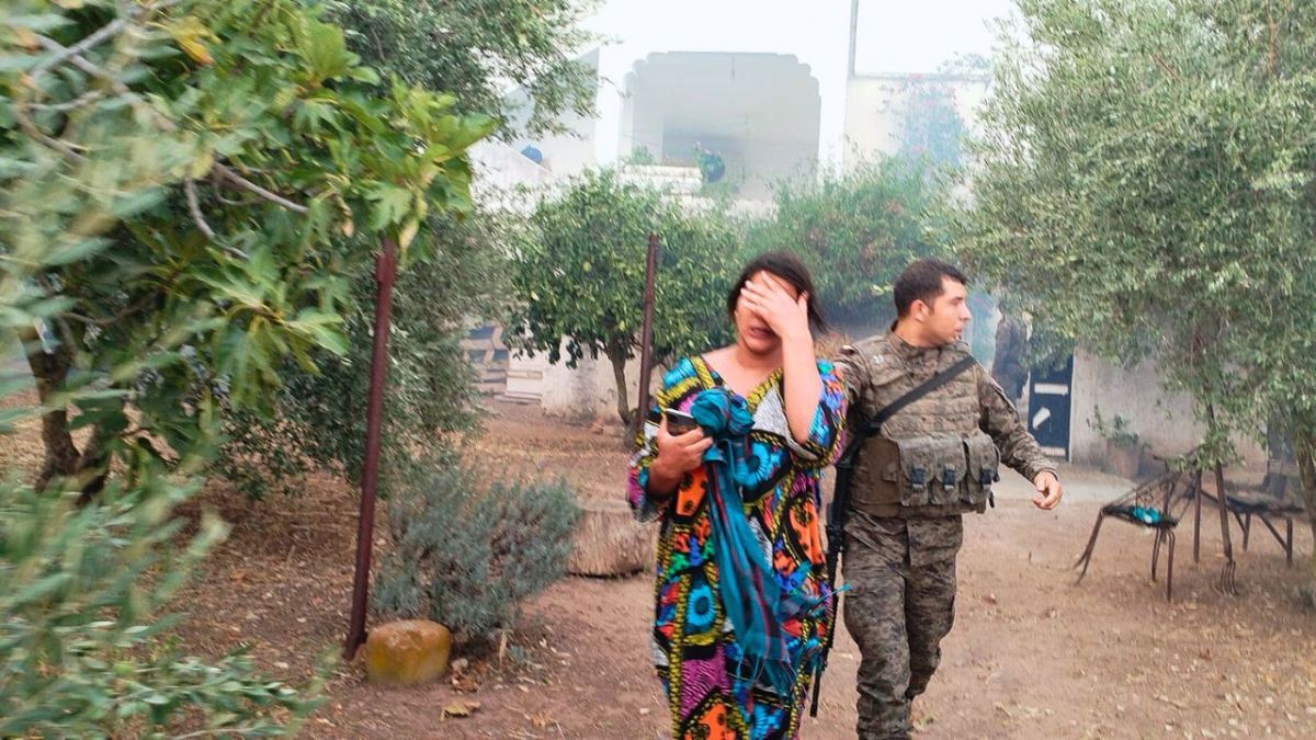 بسبب الحرائق في تونس.. إجلاء 11 عائلة من منازلهم 1 بسبب الحرائق في تونس.. إجلاء 11 عائلة من منازلهم