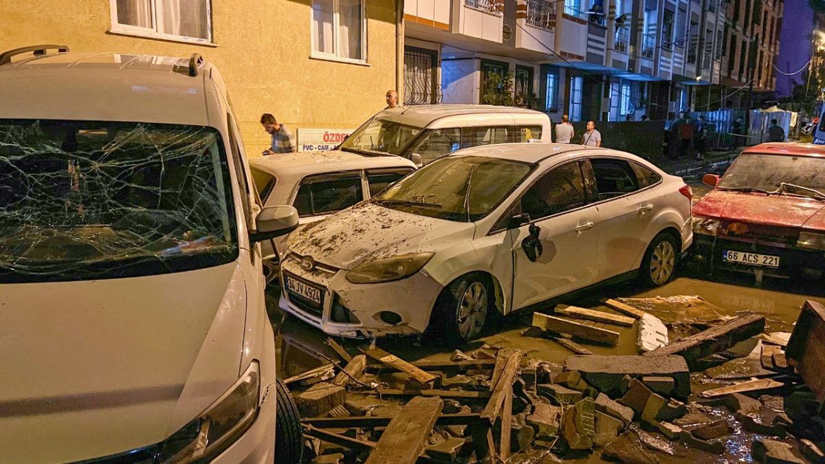 فيضانات إسطنبول تقتل شخصين.. وتركيا تبدأ التحقيق (صور)