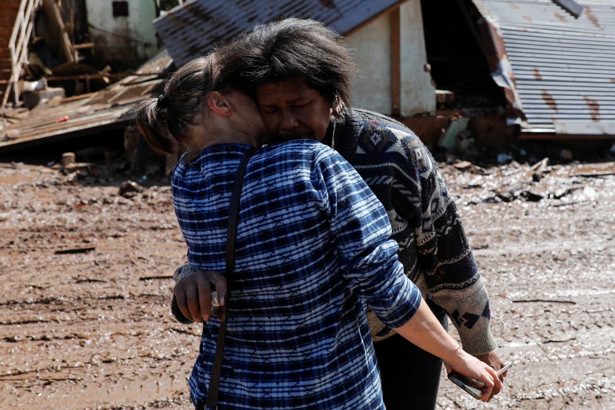 عشرات القتلى في إعصار ضرب جنوب البرازيل (صور + فيديو)