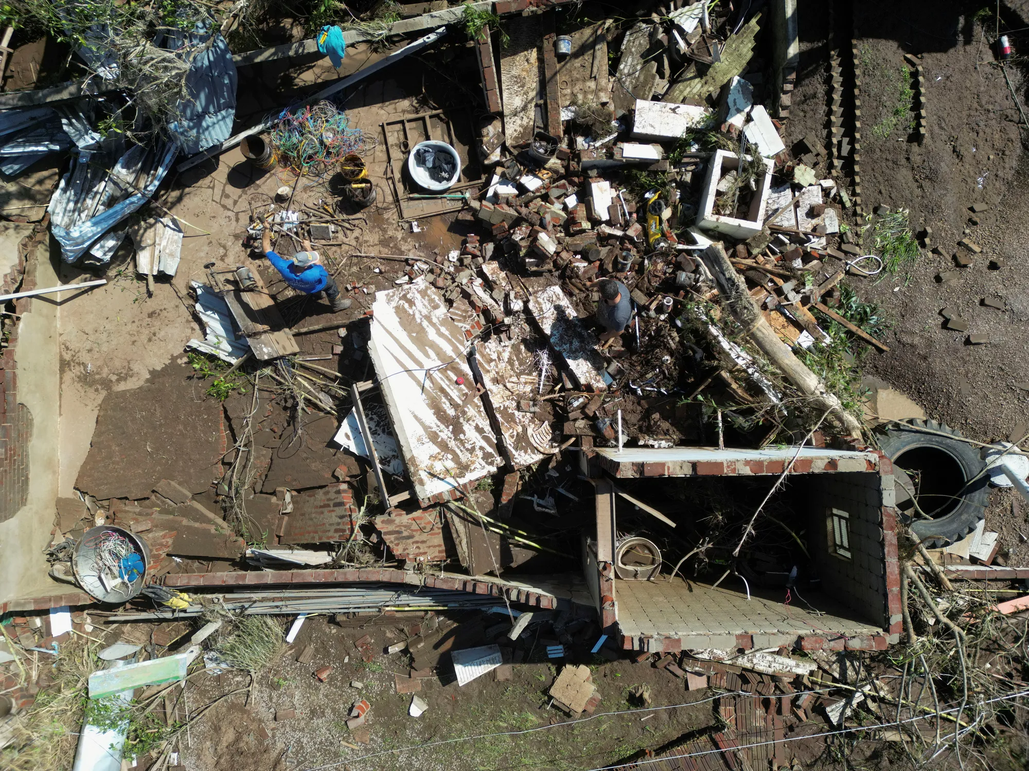 عشرات القتلى في إعصار ضرب جنوب البرازيل (صور + فيديو)