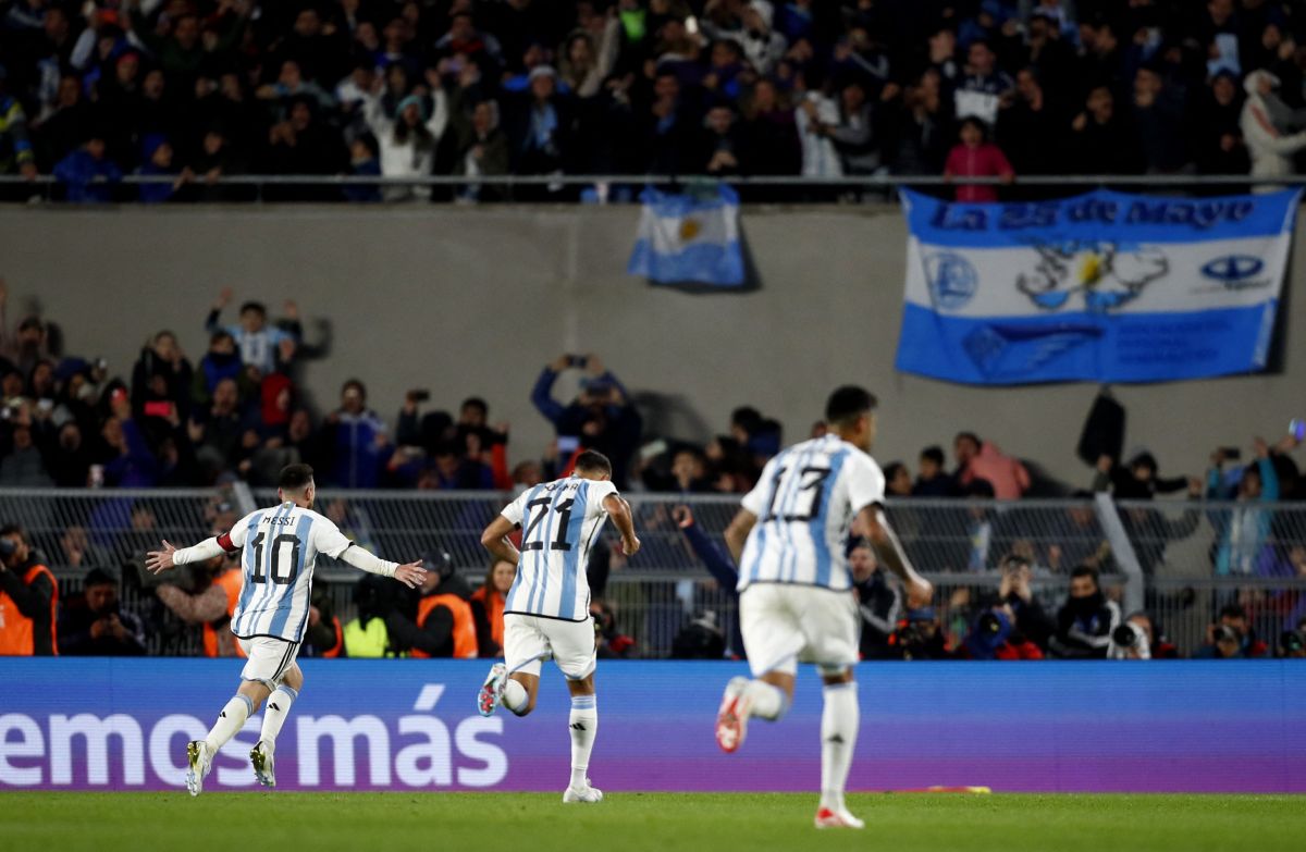 ميسي يقود الأرجنتين إلى بداية مثالية في تصفيات مونديال 2026 5 ميسي يقود الأرجنتين إلى بداية مثالية في تصفيات مونديال 2026