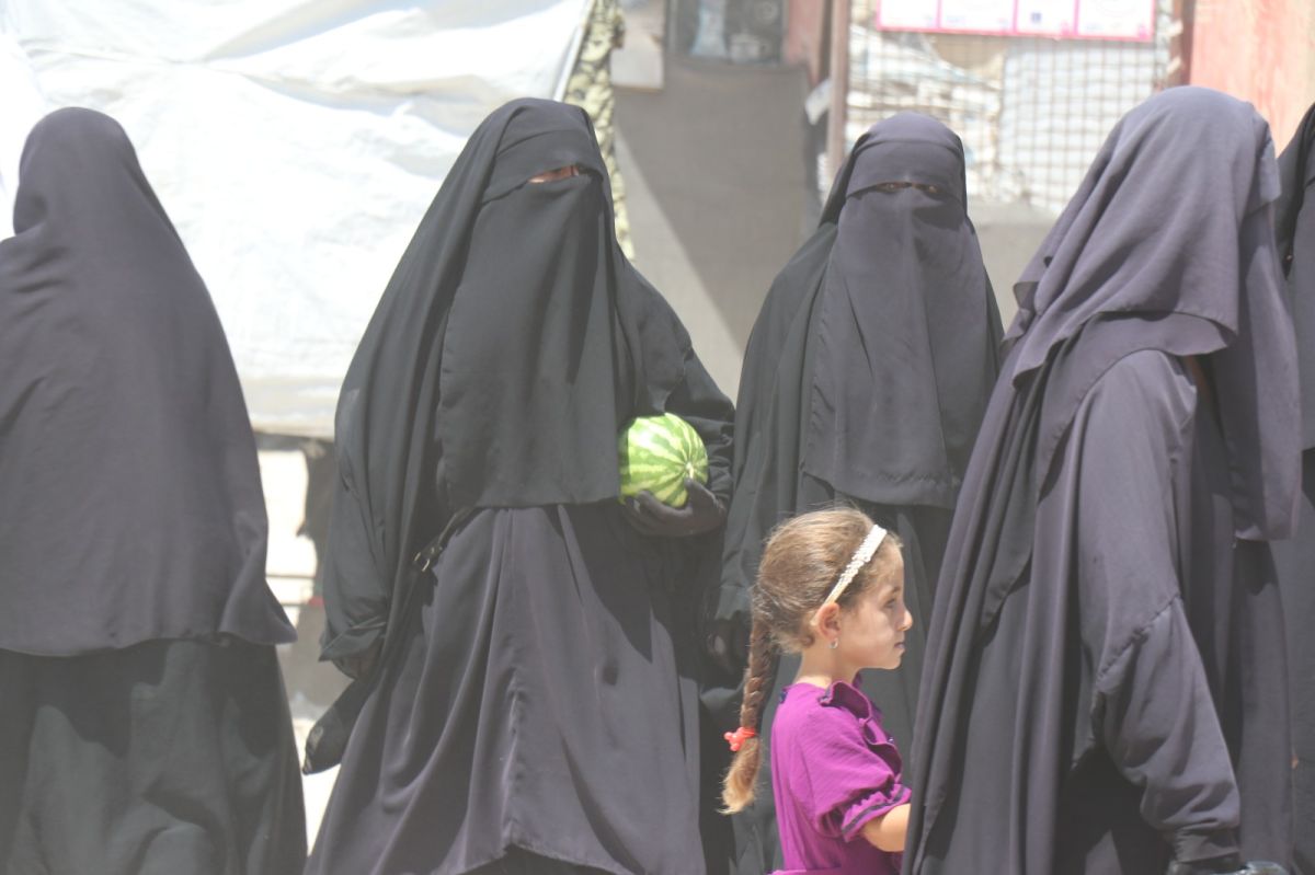 حسبة داعش في الهول تختطف 15 امرأة تركستانية داخل قسم المهاجرات 1 حسبة داعش في الهول تختطف 15 امرأة تركستانية داخل قسم المهاجرات