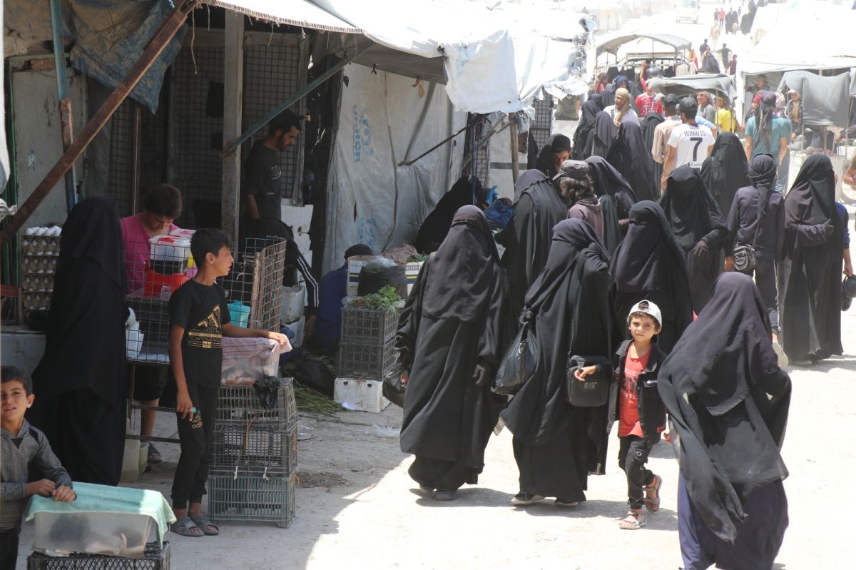 حسبة داعش في الهول تختطف 15 امرأة تركستانية داخل قسم المهاجرات 3 حسبة داعش في الهول تختطف 15 امرأة تركستانية داخل قسم المهاجرات