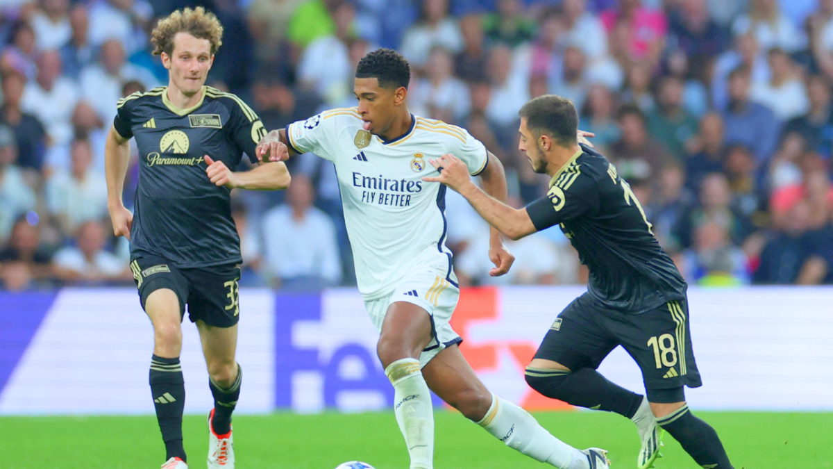 بيلينغهام يقود ريال مدريد لفوز بشق النفس في بداية مشواره في دوري الأبطال