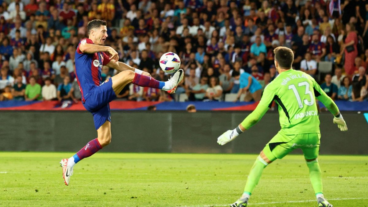 بالصور.. برشلونة يقلب الطاولة على سليتا فيغو في مباراة جنونية