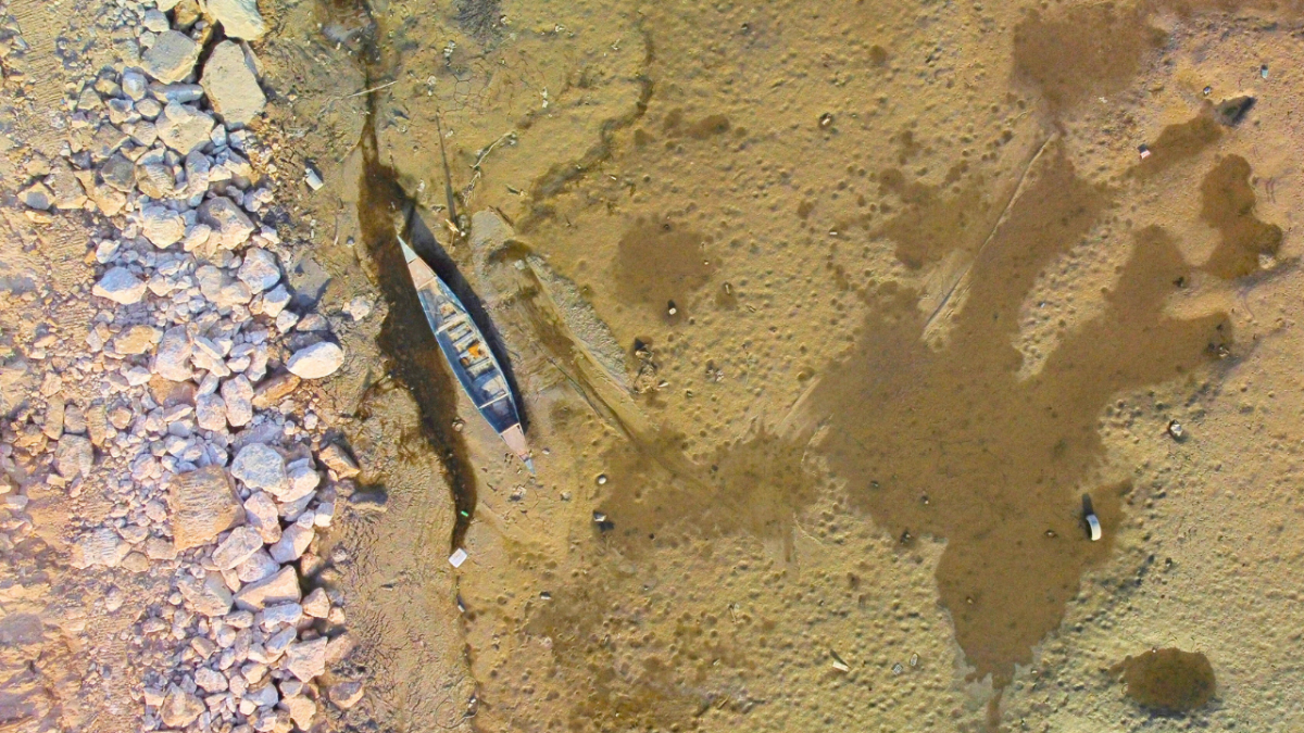 "نهر دجلة أصبح مريضًا".. انخفاض منسوب المياه والتلوث يهددان النهر التاريخي