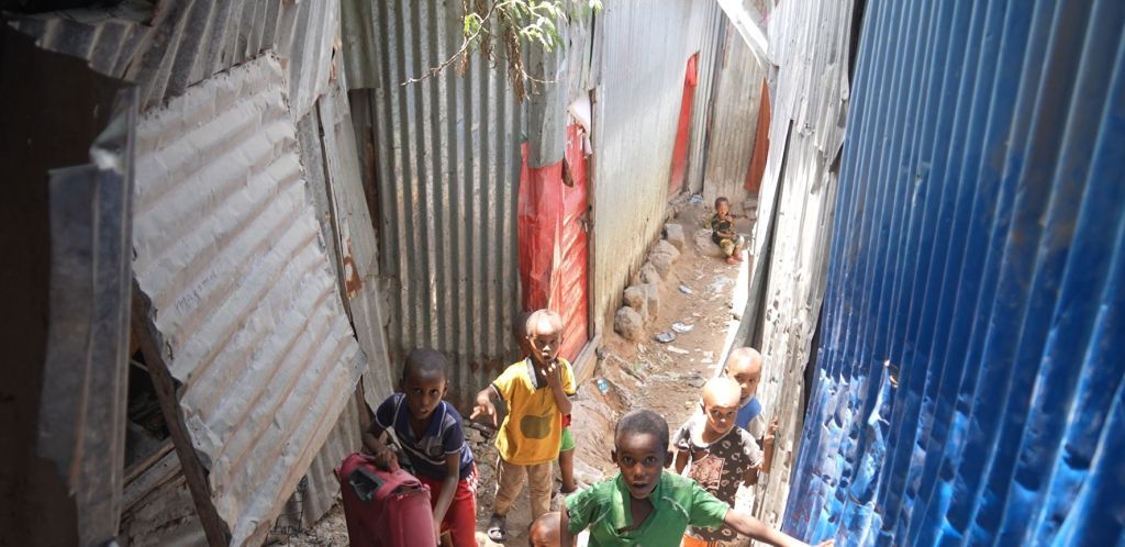 بالصور..أخبار الآن في زيارة للفارين من جحيم زكاوات جماعة الشباب