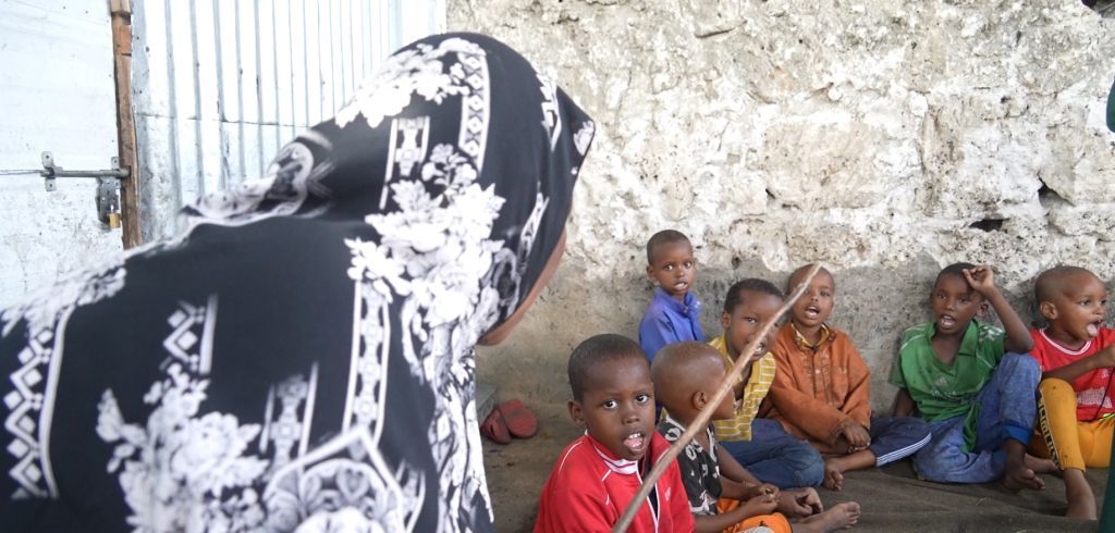 بالصور..أخبار الآن في زيارة للفارين من جحيم زكاوات جماعة الشباب