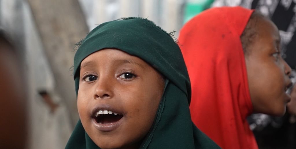 بالصور..أخبار الآن في زيارة للفارين من جحيم زكاوات جماعة الشباب