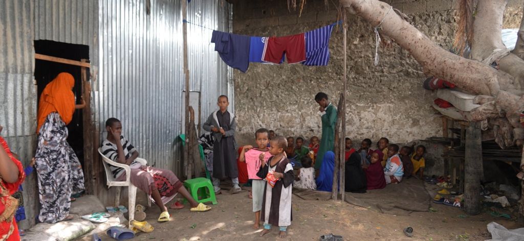 بالصور..أخبار الآن في زيارة للفارين من جحيم زكاوات جماعة الشباب