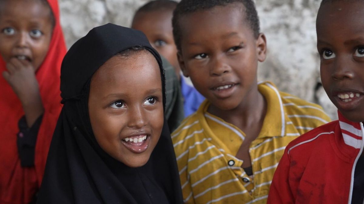 بالصور..أخبار الآن في زيارة للفارين من جحيم زكاوات جماعة الشباب