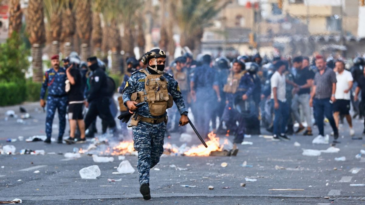 اشتباكات بين القوات الأمنية ومحتجين في ذكرى ثورة تشرين ببغداد