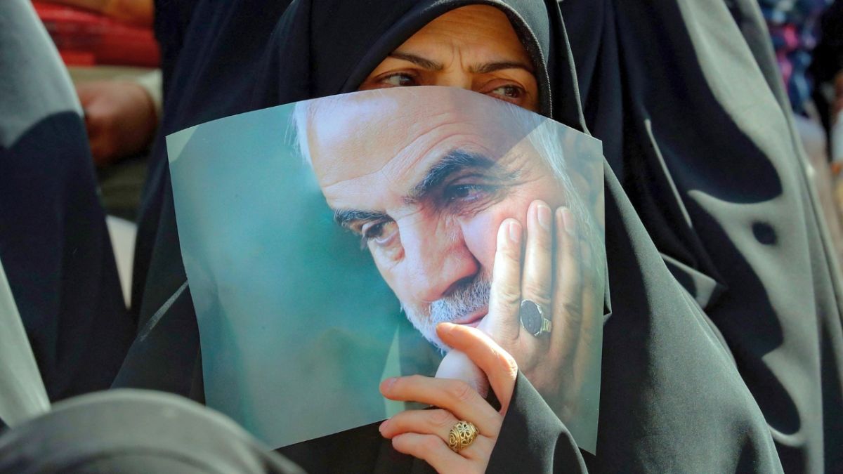 من هو قاسم سليماني الذي أثار تمثاله جدلاً في مباراة اتحاد جدة؟