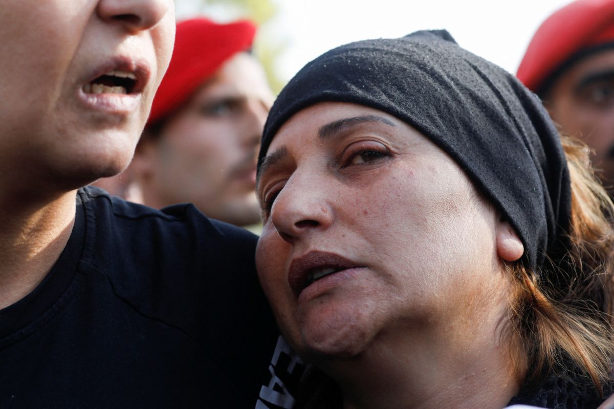 وسط أجواء من الحزن.. سوريا تبدأ تشييع ضحايا الكلية الحربية