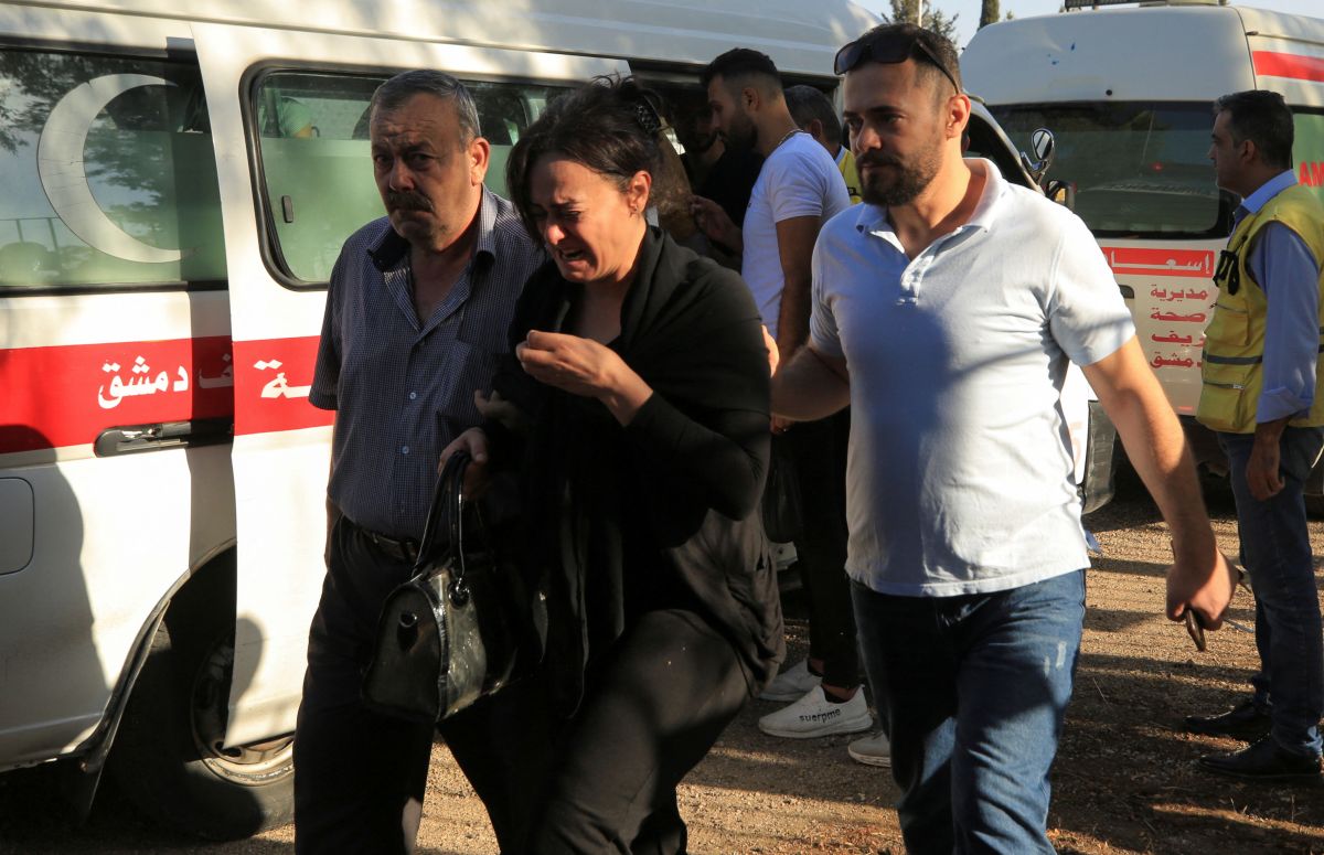 وسط أجواء من الحزن.. سوريا تبدأ تشييع ضحايا الكلية الحربية