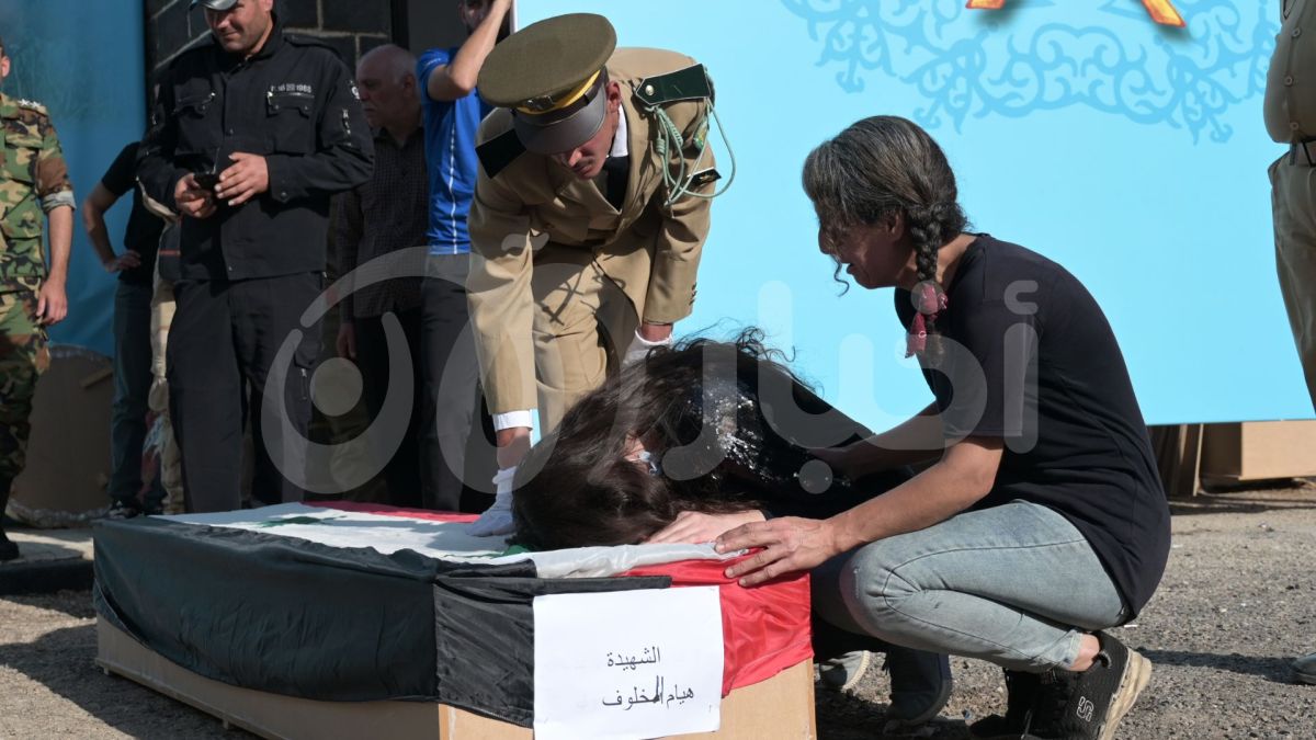 بالصور.. سوريا تشيّع ضحايا الهجوم على الكلية الحربية في حمص