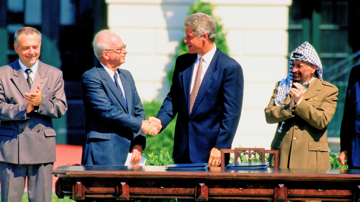 فلسطين وإسرائيل.. "كفى للدموع وللدماء كفى" كلمات رسمت مفاوضات السلام بين البلدين منذ 1967 11 فلسطين وإسرائيل.. "كفى للدموع وللدماء كفى" كلمات رسمت مفاوضات السلام بين البلدين منذ 1967