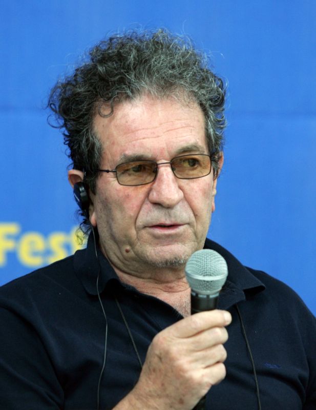 مقتل المخرج الإيراني داريوش مهرجوئي طعناً قرب طهران 1 مقتل المخرج الإيراني داريوش مهرجوئي طعناً قرب طهران