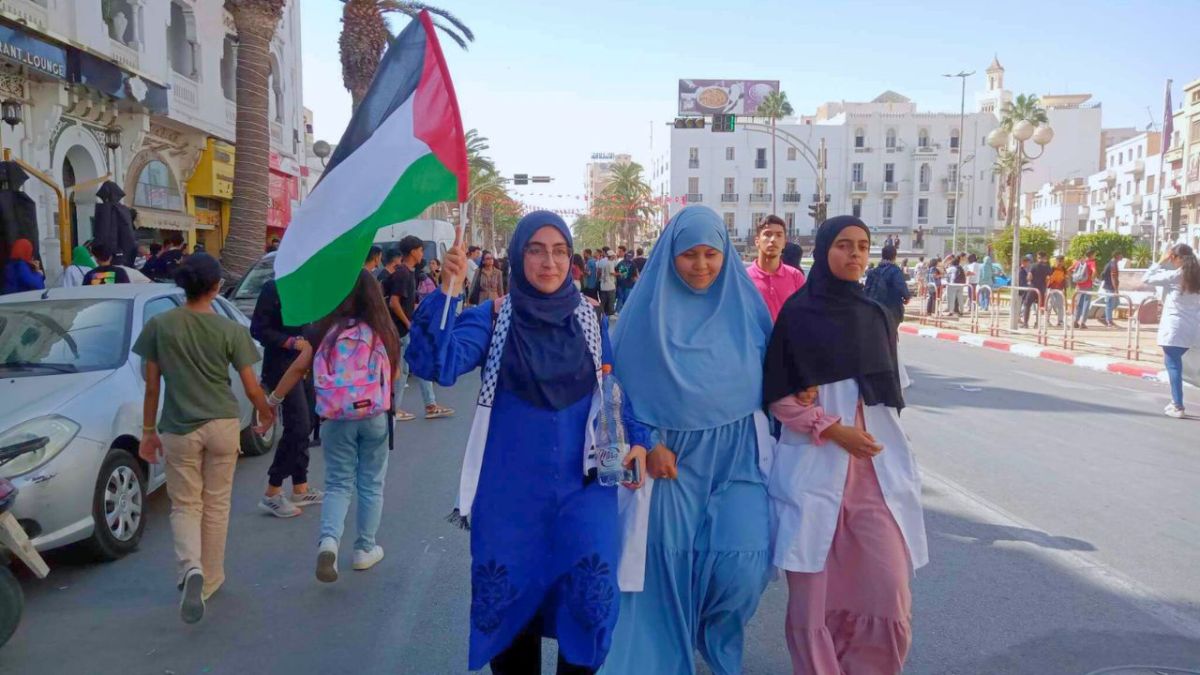 طلاب المدارس والجامعات في تونس يخرجون في مسيرة دعما لغزة