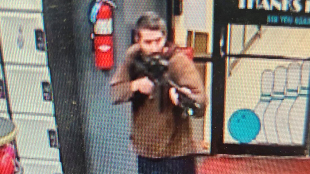 عملية مطاردة واسعة في الولايات المتحدة بعد أسوأ عملية إطلاق نار هذا العام