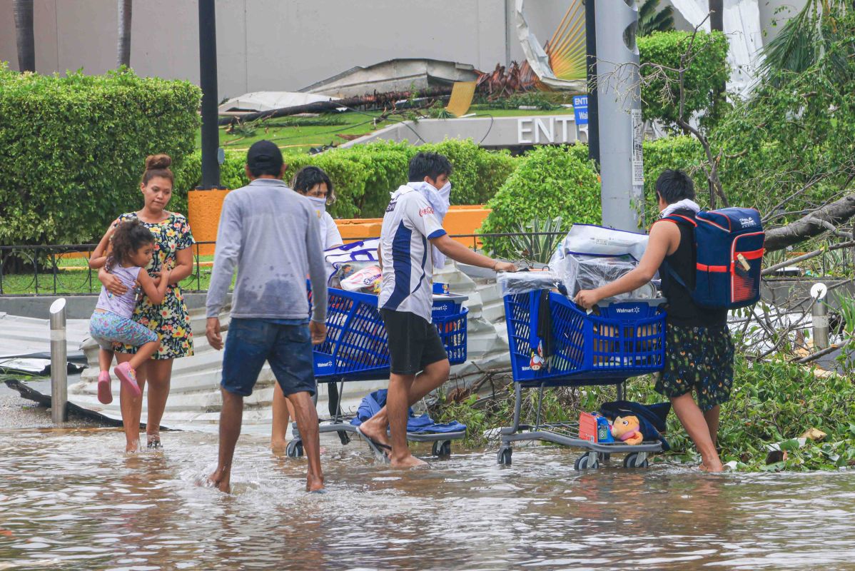 39 قتيلا حصيلة إعصار أوتيس في أكابولكو المكسيكية 1 39 قتيلا حصيلة إعصار أوتيس في أكابولكو المكسيكية