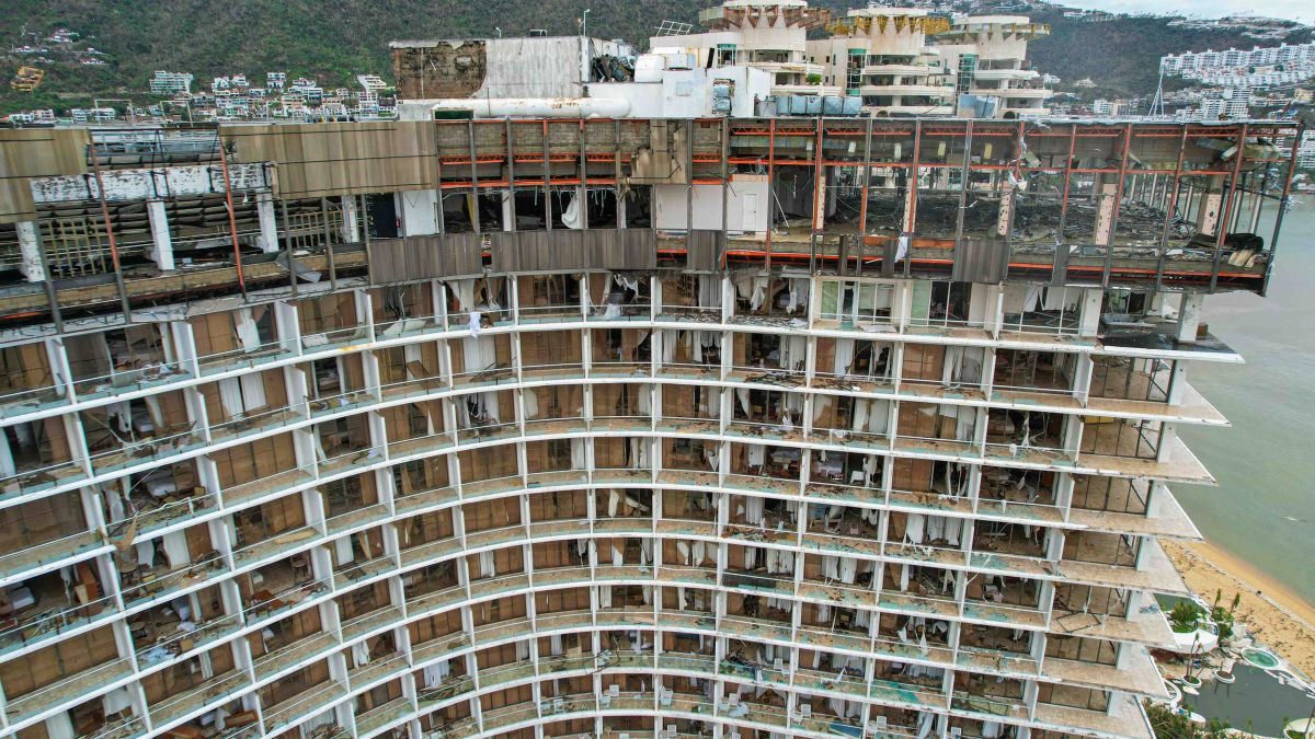 39 قتيلا حصيلة إعصار أوتيس في أكابولكو المكسيكية 4 39 قتيلا حصيلة إعصار أوتيس في أكابولكو المكسيكية