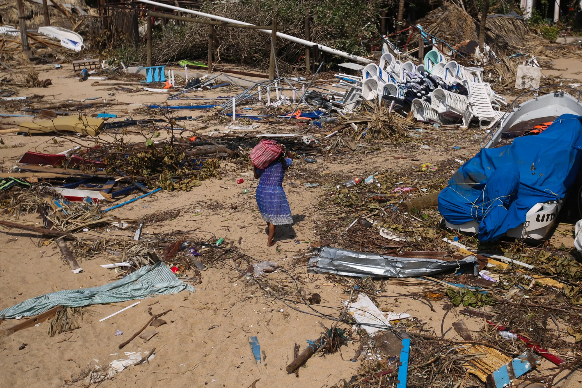 إعصار أوتيس في المكسيك يخلف 48 قتيلاً و36 مفقوداً