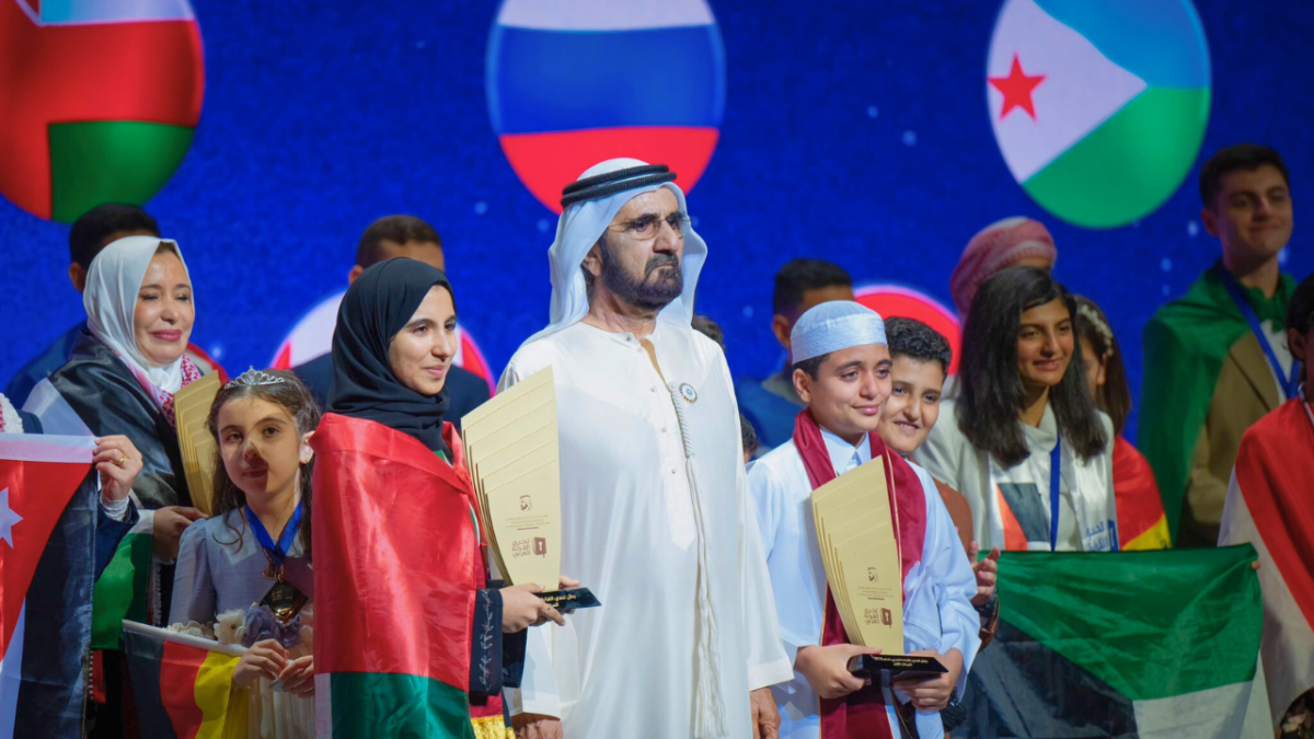 تحدي القراءة العربي 2023.. محمد بن راشد يكرم القطري عبد الله البري والإماراتية آمنة المنصوري 7 لقب بطل تحدي القراءة العربي 2023.. محمد بن راشد يكرم عبد الله البري من قطر وآمنة المنصوري من الإمارات