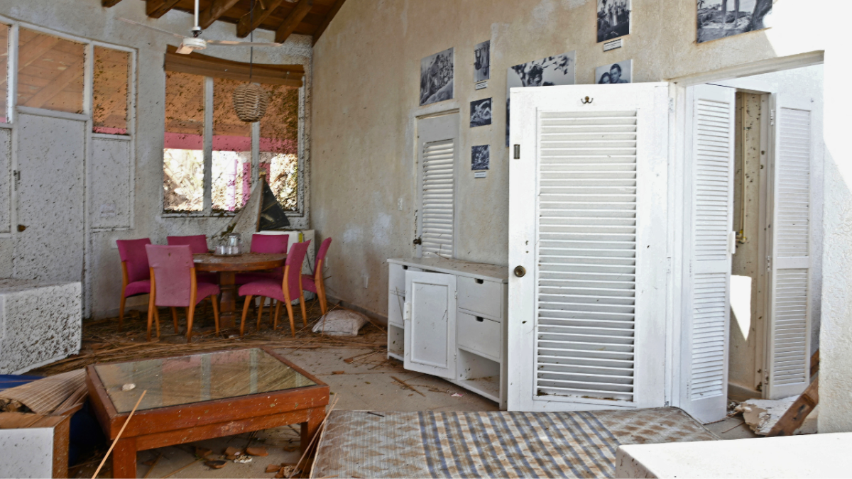 بالصور.. إعصار أوتيس المكسيكي يدمر "منزل طرزان" الشهير