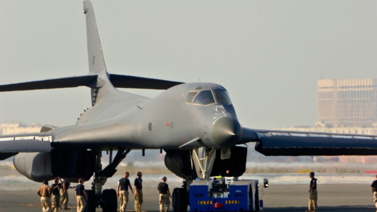 قاذفة قنابل أسرع من الصوت.. ما هي مواصفات بي 1 لانسر؟