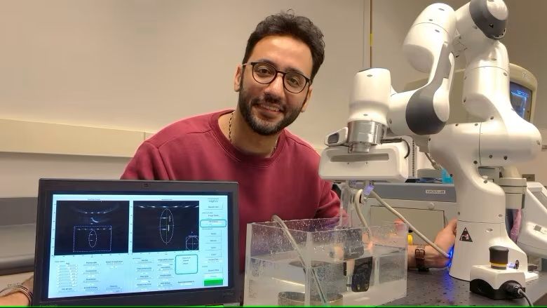 الباحث مسلم صادقي جوغاري والذراع الآلية