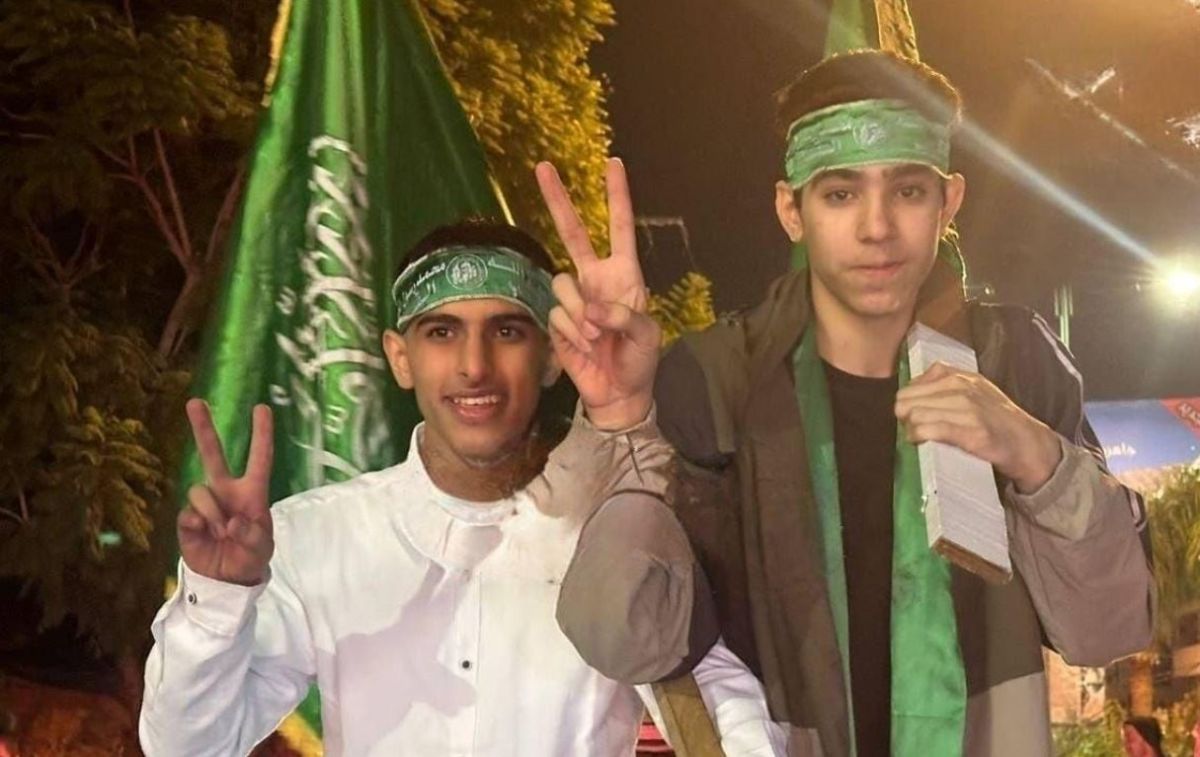 حشود وألعاب نارية في استقبال المعتقلين الفلسطينيين المحررين