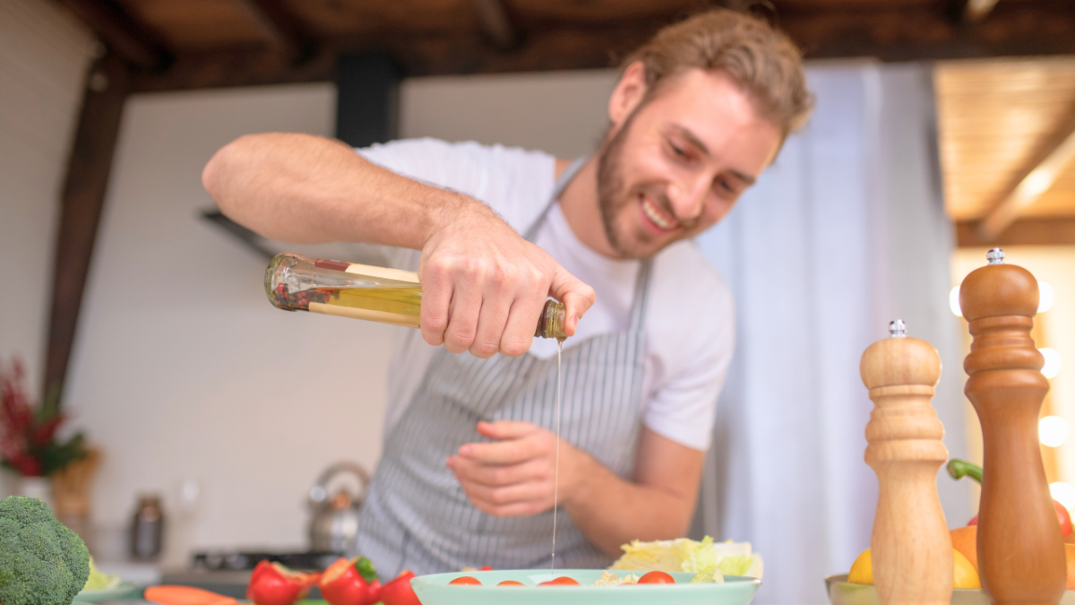 دليلك الشامل إلى أفضل الزيوت التي يمكنك أن تستخدمها في مطبخك