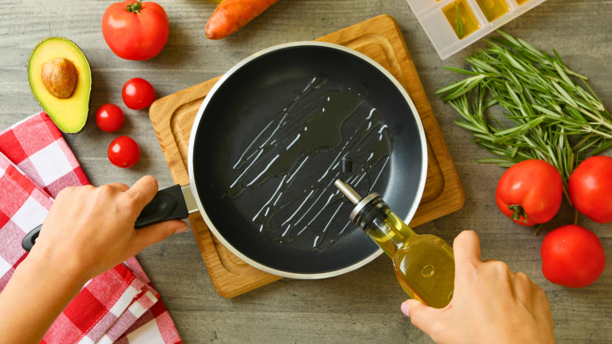 دليلك الشامل إلى أفضل الزيوت التي يمكنك أن تستخدمها في مطبخك