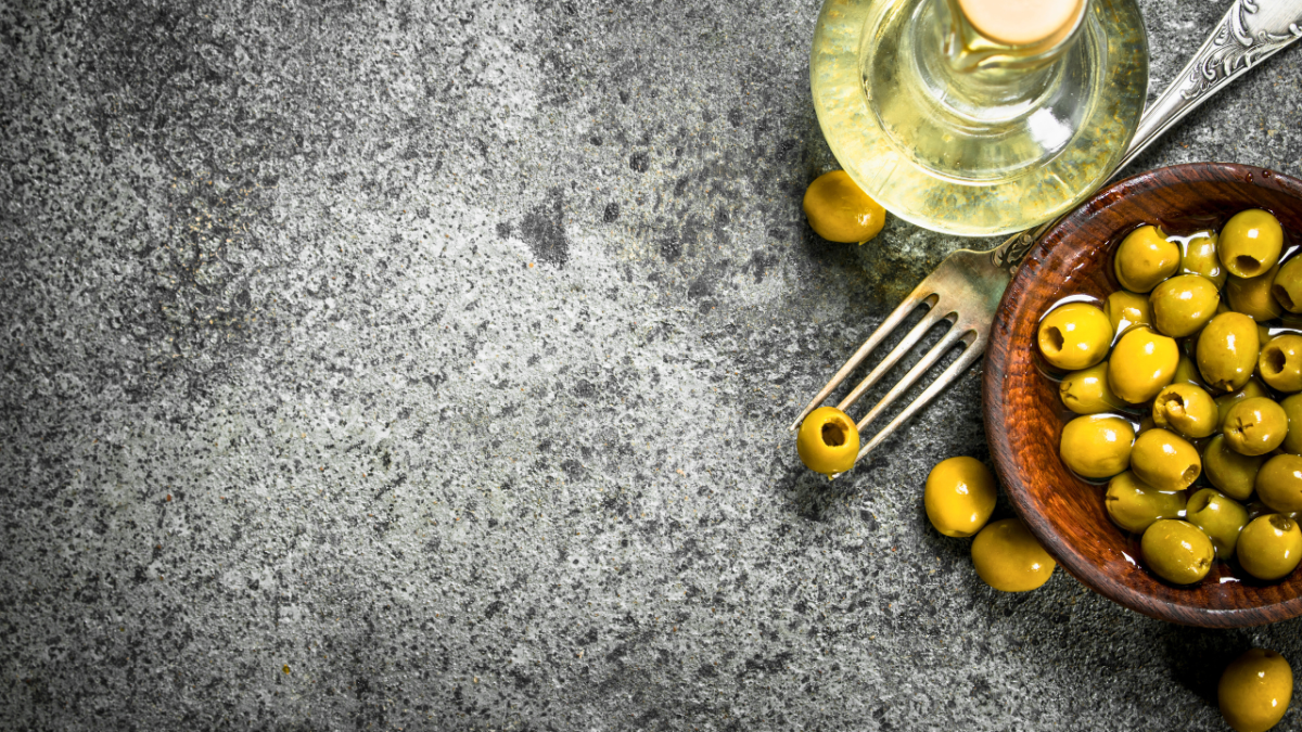 دليلك الشامل إلى أفضل الزيوت التي يمكنك أن تستخدمها في مطبخك